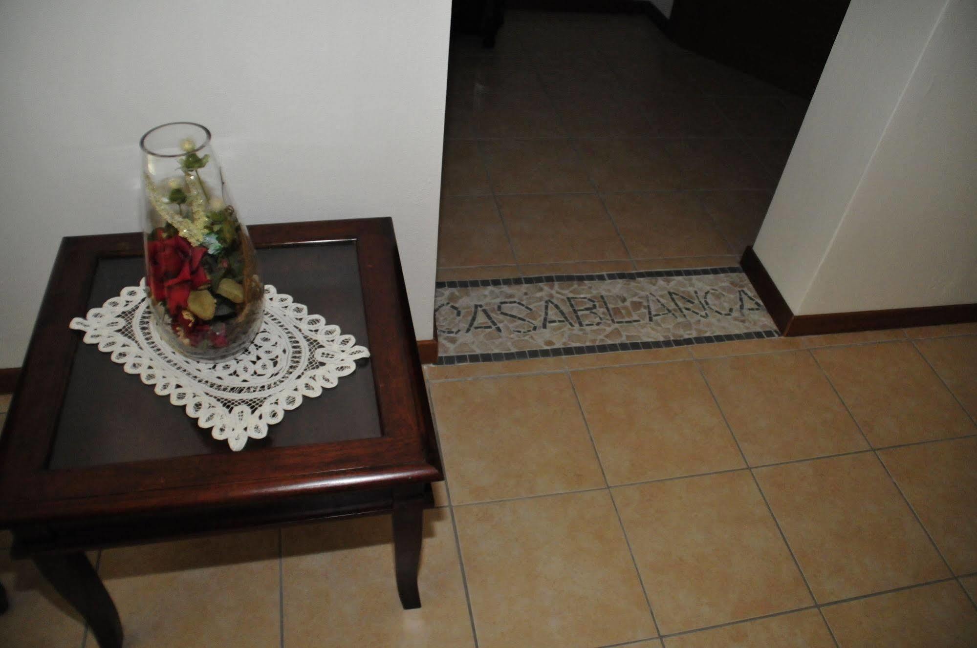 トレバゼーレゲ Casablanca Bed & Breakfast エクステリア 写真